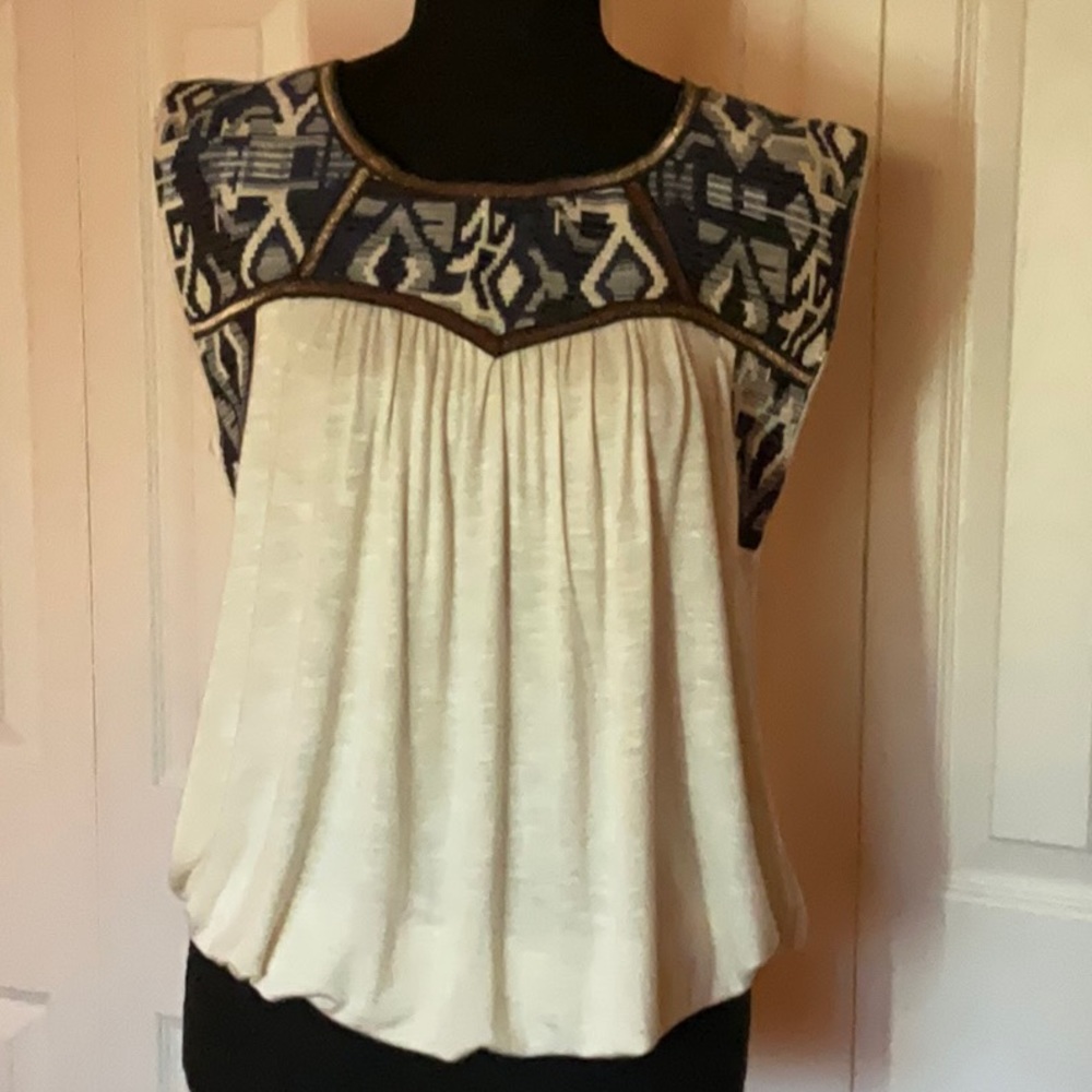 W5 Print/Cream Top, Size Medium.